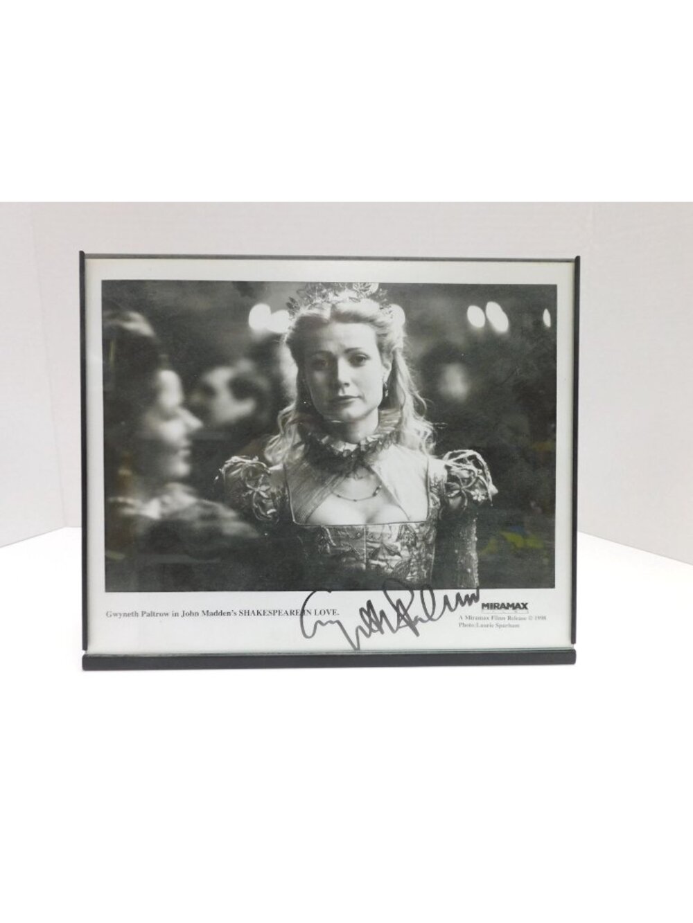 1998 Shakespear In Love Gwyneth Paltrow Photo Signed Framed DW322